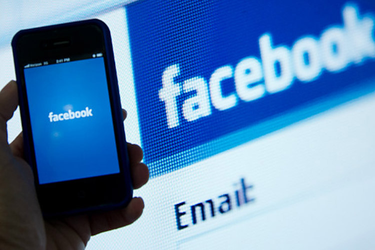 آیا فیسبوک درصدد تولید گوشی هوشمند است؟