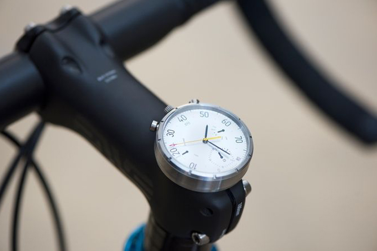 ماسکیتو، ساعت هوشمندی که تبدیل به سرعت سنج دوچرخه می‌شود