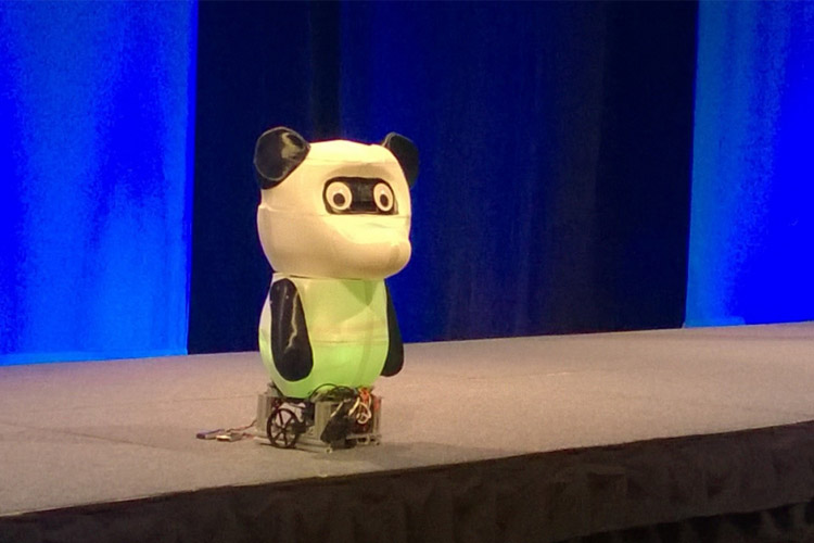 مایکروسافت اولین ربات مبتنی بر هسته اینترنت اشیا ویندوز 10 را رونمایی کرد