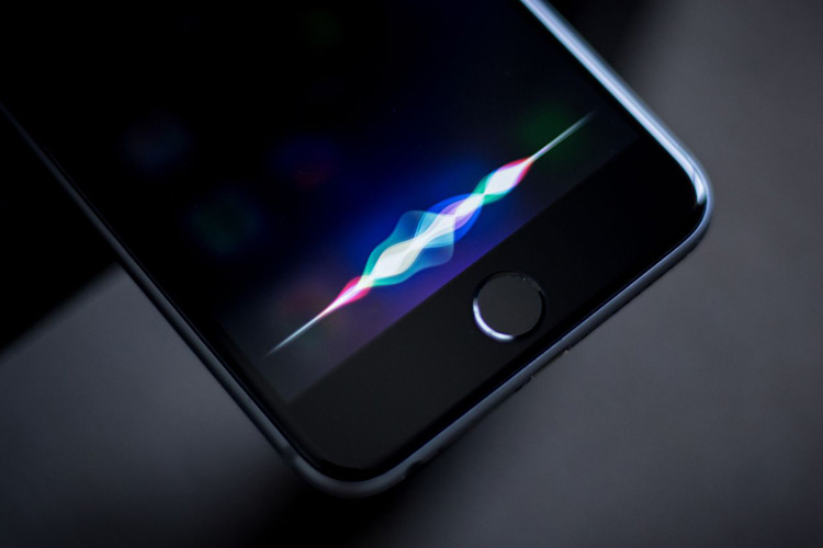 اپل نسخه پیشرفته تری از سیری را برای آیفون 8 آماده می‌کند