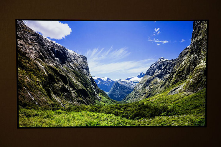 تلویزیون های جدید OLED ال جی ضخامتی کمتر از آیفون 7 دارند