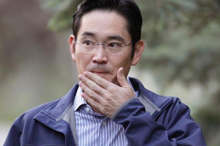 رهبر سامسونگ به اتهام پرداخت رشوه به رئیس جمهور کره جنوبی بازداشت شد