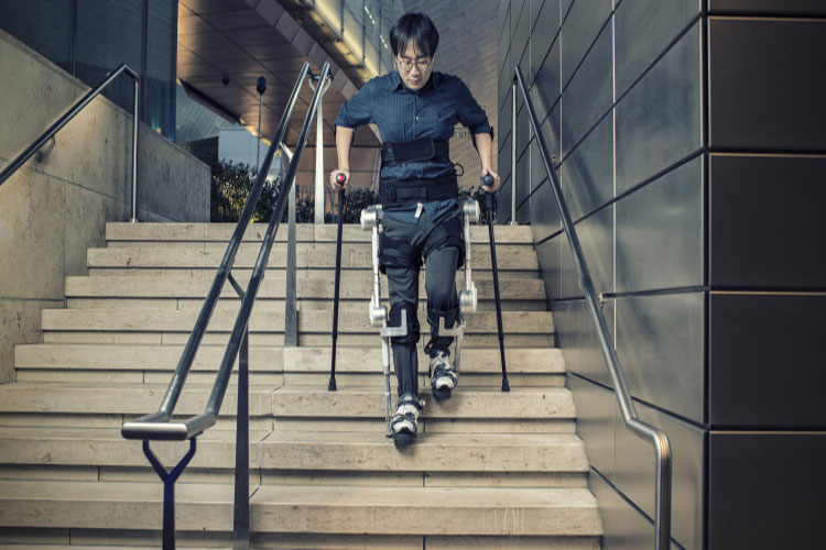 هیوندای با اسکلت رباتیک خود به کمک معلولان می‌ آید