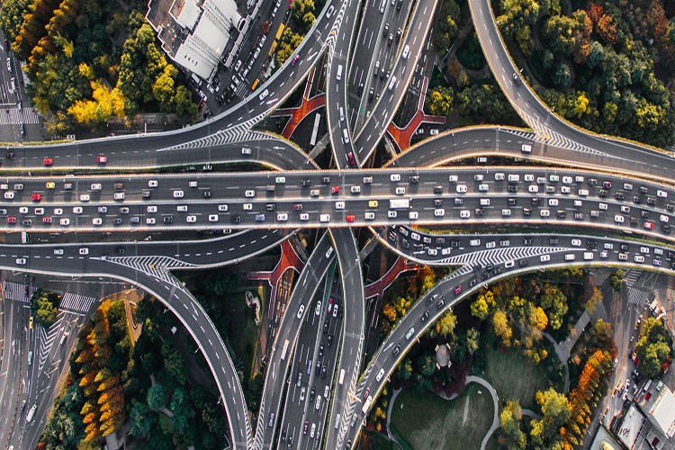 الگوریتم جدید مسیریابی هوشمند در خودروها به کاهش ترافیک سنگین کمک می‌کند