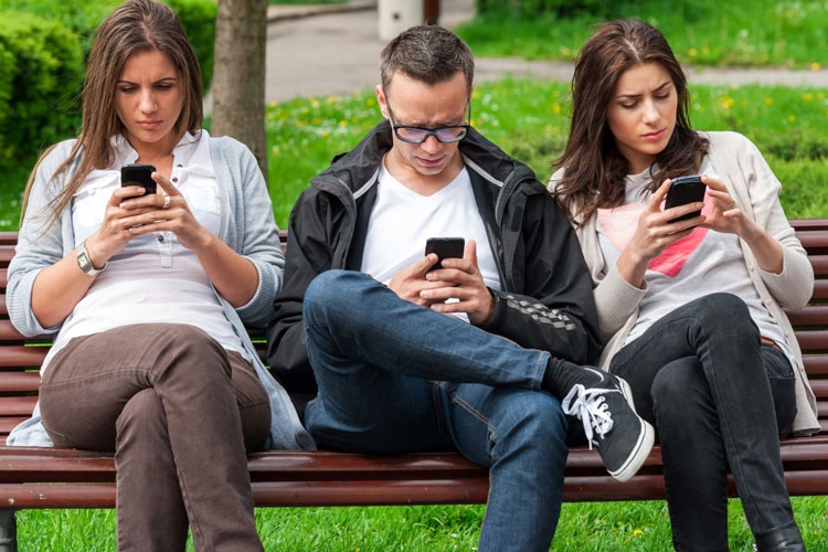 پیش بینی رشد 3 درصدی عرضه‌ی گوشی‌های هوشمند در گزارش IDC