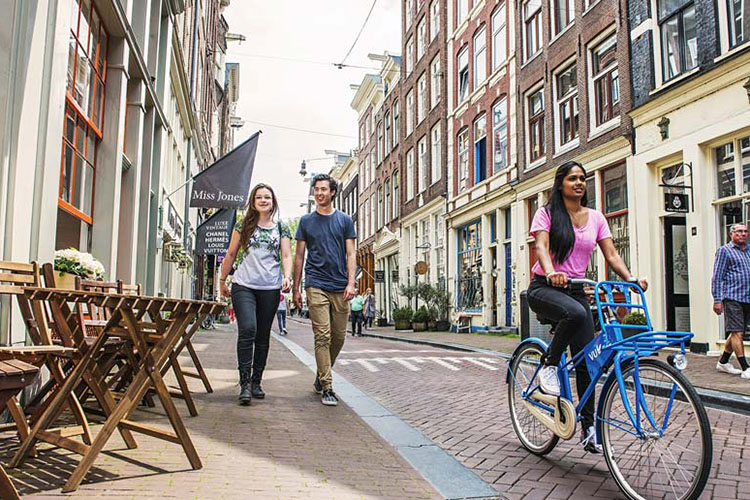 هزینه سفر به آمستردام چقدر است؟