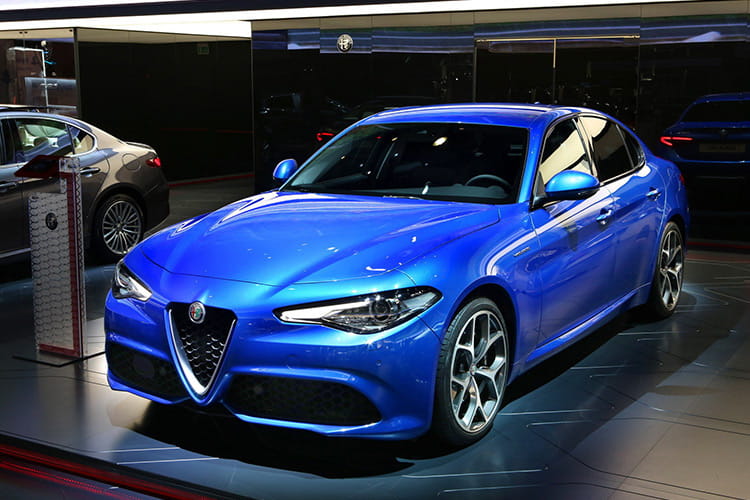 آلفا رومئو شکاف بین مدلهای پایه و Quadrifoglio را با معرفی خودرو جولیا Veloce پر کرد
