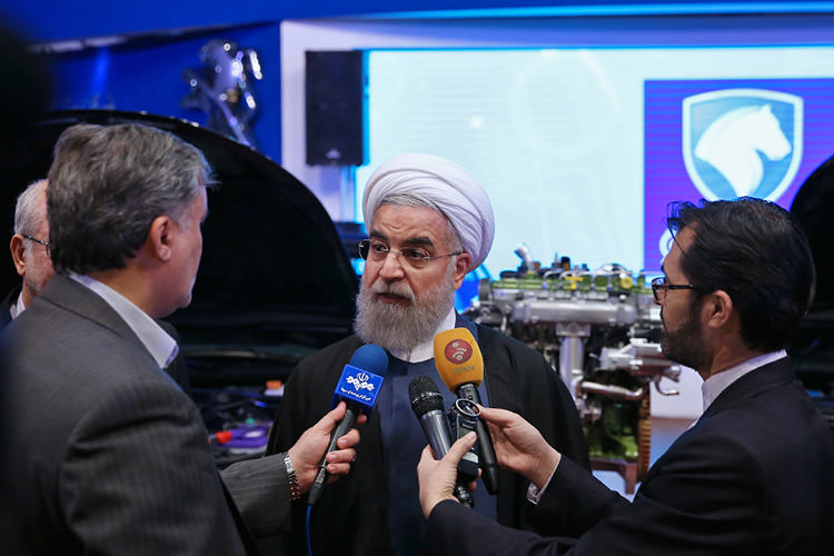 روحانی: باید به دنبال تولید خودرو در مقیاس جهانی باشیم