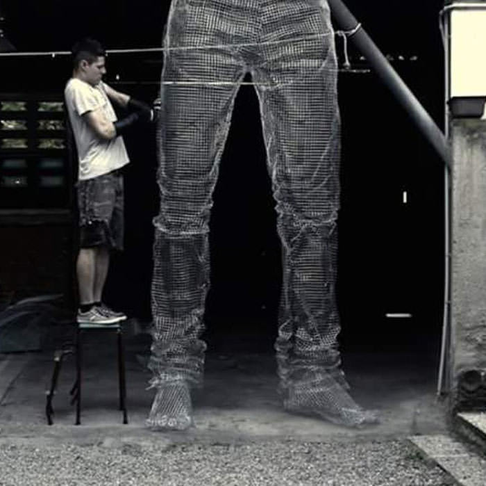 ادورادو ترسولدی و ساخت مجسمه با استفاده از شبکه توری سیمی