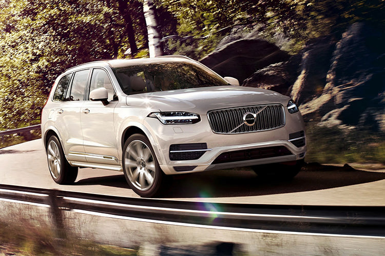 ولوو XC90 T8 انرژی خود را از سایر خودروها تامین میکند