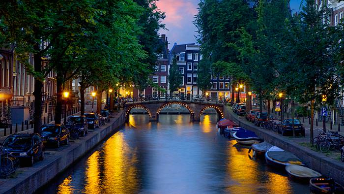 عکاسی در شب در شهر آمستردام هلند