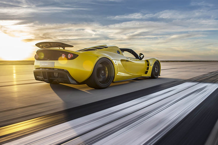 تماشا کنید: هنسی ونوم جی تی و شکستن رکورد سریع ترین خودروی روباز جهان