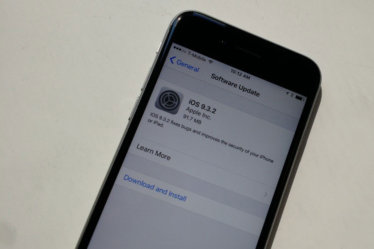 اپل iOS 9.3.2 را منتشر کرد؛ امکان استفاده از حالت شب و کم مصرف به صورت هم زمان فراهم شد
