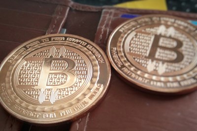 ارزش بیت کوین از ۱۸۰۰ دلار عبور کرد