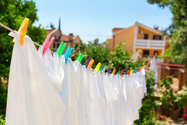 چگونه لباس ‌های سفید را تمیز نگه داریم؟