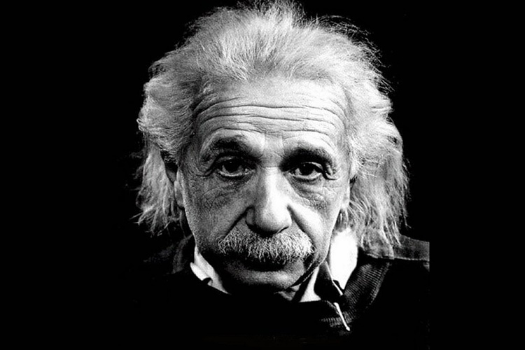 آلبرت اینشتین و ۵ آزمایش فکری جالب
