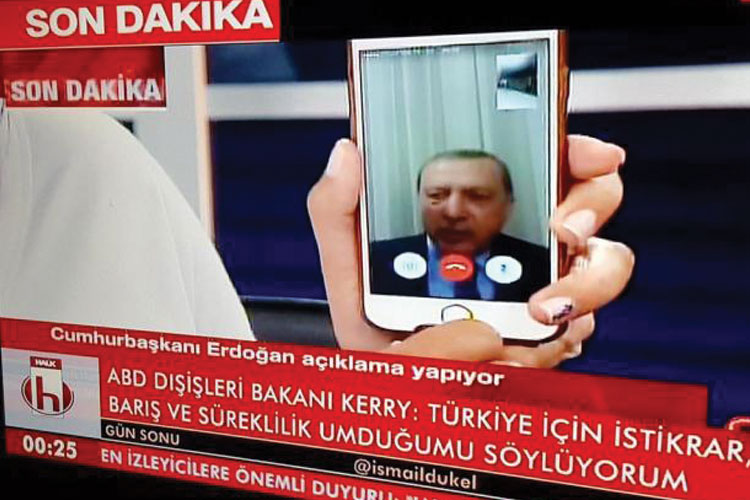 دولت ترکیه از پیامک به منظور فراخوان مردم برای مبارزه با کودتا استفاده کرد