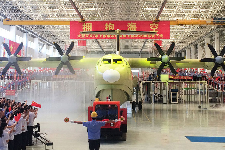 بزرگ ترین هواپیمای خاکی و آبی جهان در چین رونمایی شد