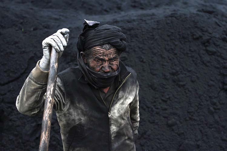 تصاویری که نشان از شرایط کاری سخت کارگران معدن زغال سنگ دارد
