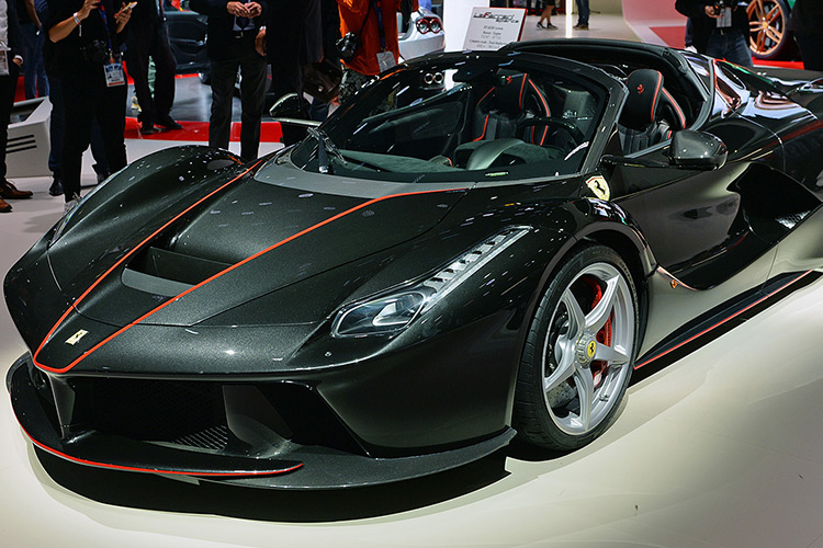 فراری خودروی LaFerrari Aperta را معرفی کرد