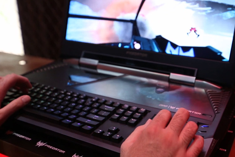 تماشا کنید: نگاه نزدیک زومیت به اولین لپ تاپ با نمایشگر منحنی، Predator 21X