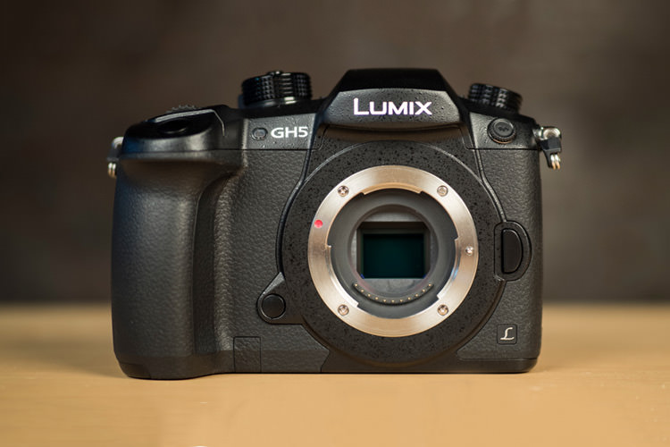 لومیکس DMC-GH5 معرفی شد: پرچم‌دار دوربین های پاناسونیک