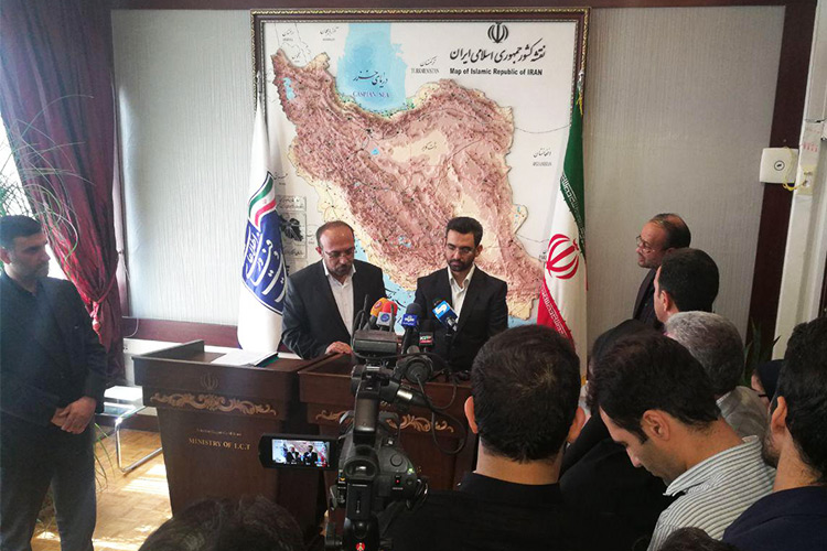 وزیر ارتباطات: ارایه بسته‌های تشویقی برای تولیدکنندگان موبایل جهت راه‌اندازی خط تولید در ایران