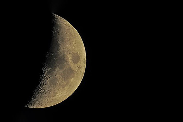 چگونه عکس‌های خوبی از ماه بگیریم