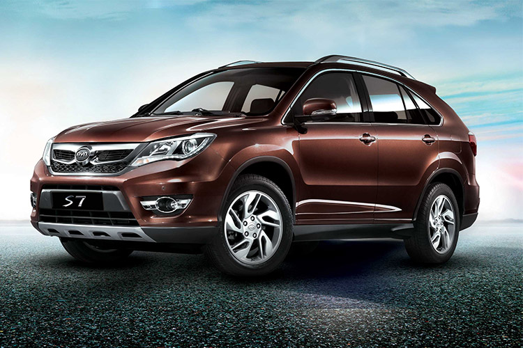 رونمایی کارمانیا از BYD S7 در نمایشگاه خودروی تهران