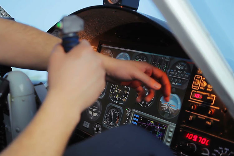 کلیدهای اضطراری ترسناک در کابین خلبان کدامند؟