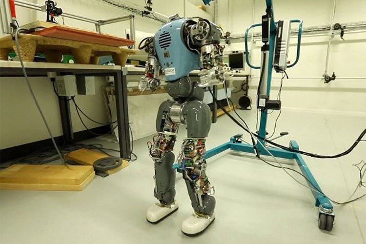 قرارگیری ربات مانکن دانشگاه شریف در بین هشت طرح برتر دنیا