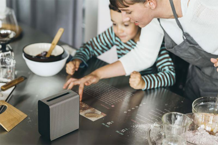Xperia Touch سونی هر سطحی را به صفحه نمایش لمسی تبدیل می کند