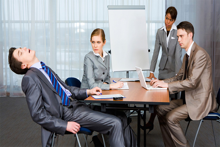 ۶ رفتار ناشایستی که نباید در جلسات اداری انجام دهید