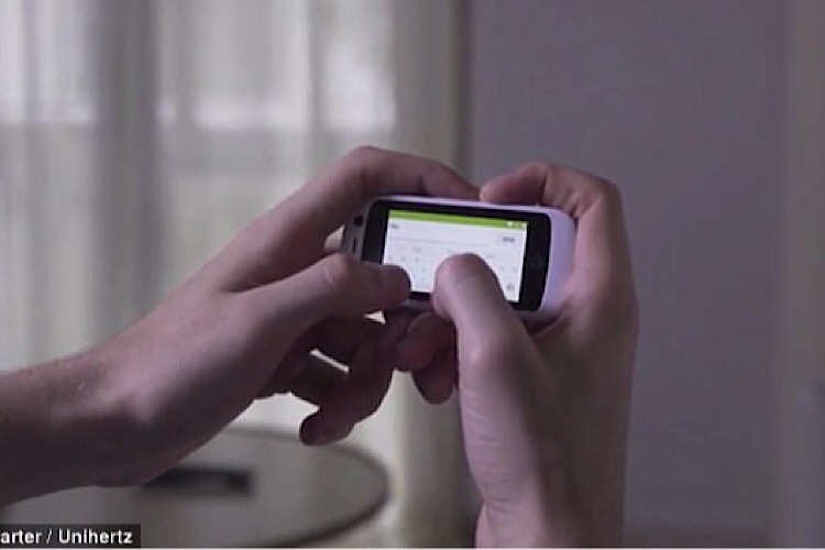جلی؛ کوچک ترین گوشی هوشمند 4G جهان