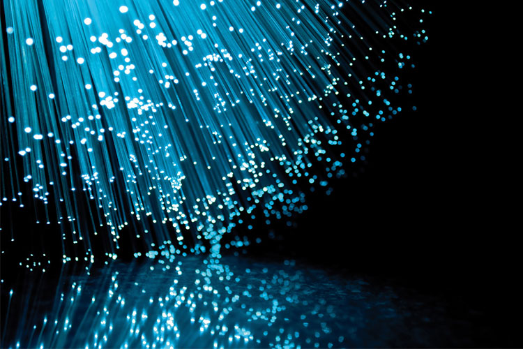 اینترنت ۱۰۰ مگابیت بر ثانیه با فیبر نوری محقق می‌شود
