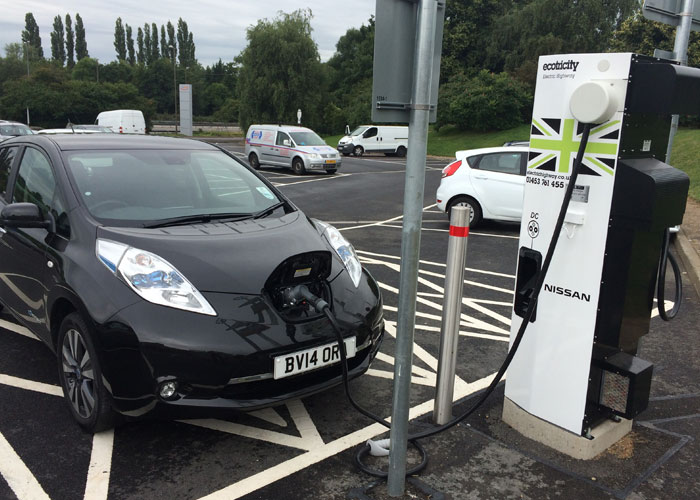 جایگاه شارژ خودروی الکتریکی در لندن