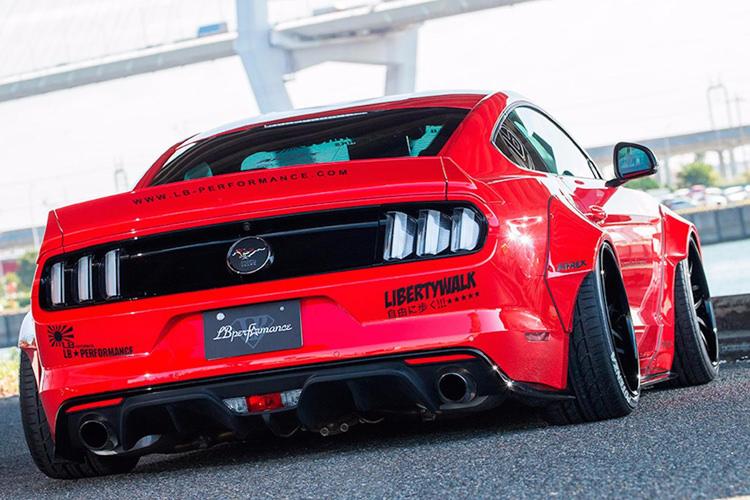 Liberty Walk Ford Mustang