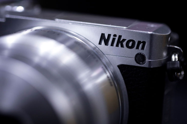 نیکون دوربین بدون آینه فول فریم تولید می‌کند