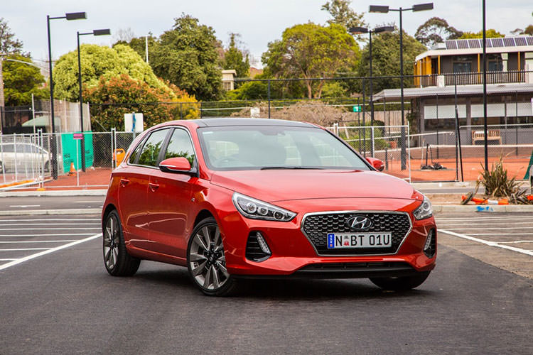 نگاه عمیق به هیوندای i30 SR توربو