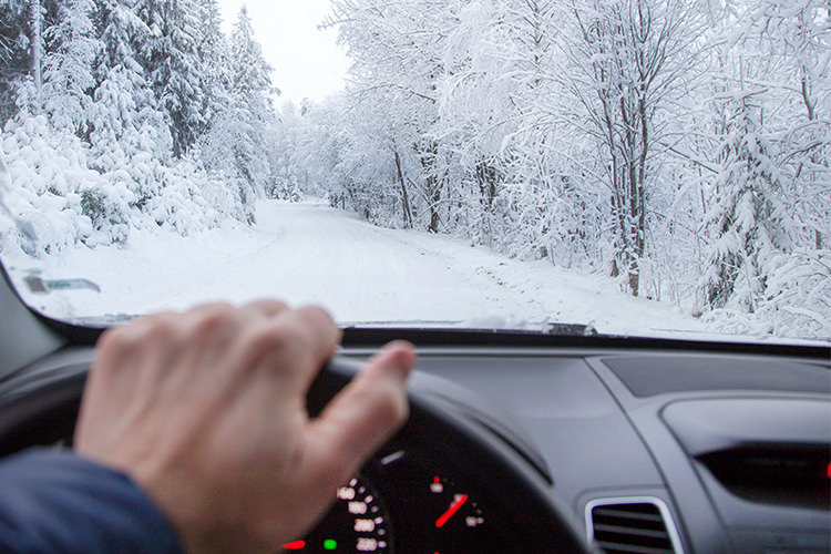 توصیه‌های رانندگی در جاده‌های برفی