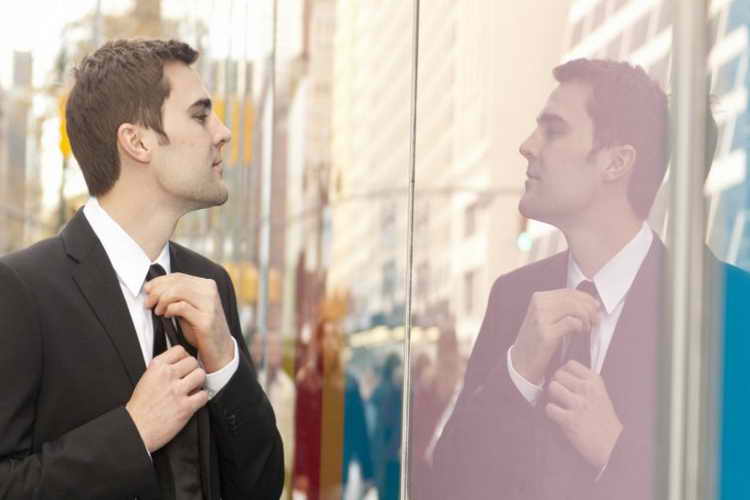 بهترین شیوهی برخورد با یک رئیس خود شیفته