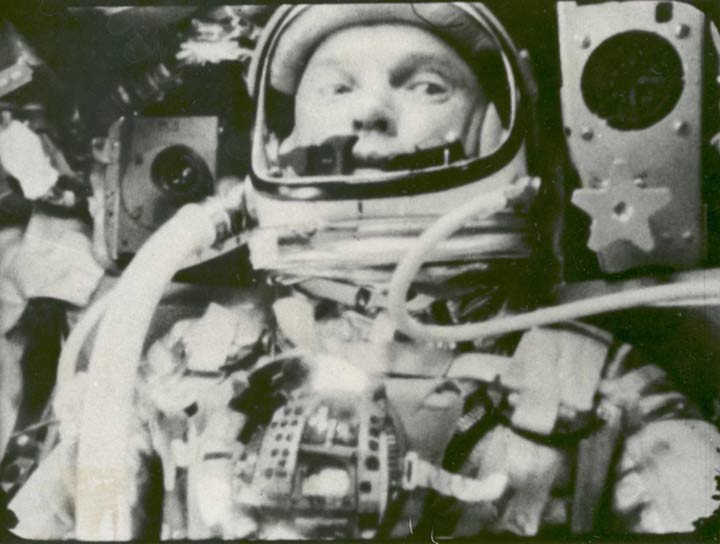 جان گلن در فضاپیمای فرندشیپ-۷