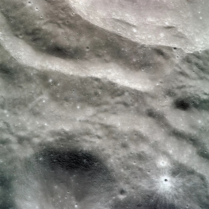 تصاویری از سمت پنهان ماه