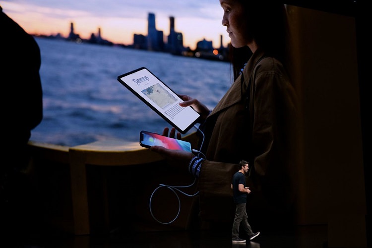 آیپد پرو جدید اپل می‌تواند آیفون را از طریق پورت USB-C شارژ کند