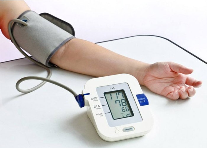 دستگاه اندازه‌گیری فشار خون