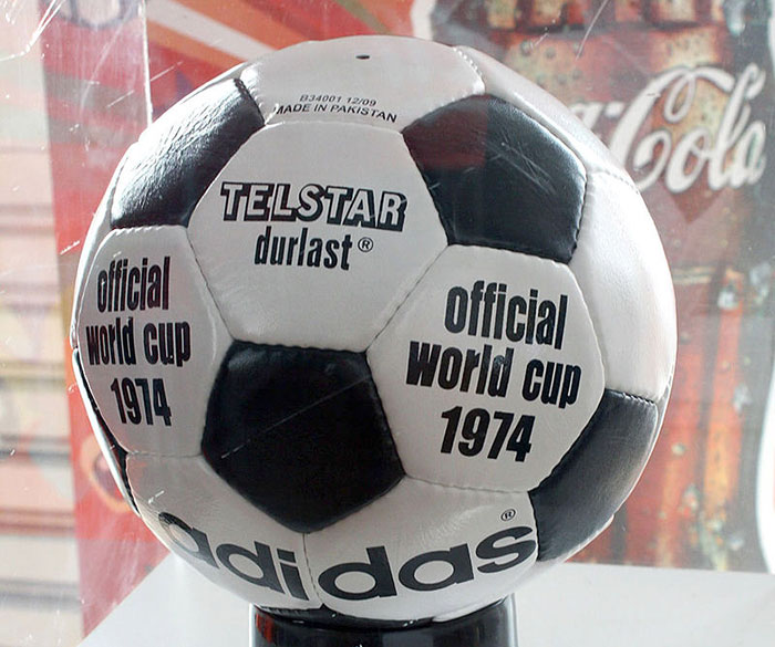 توپ رسمی آدیداس برای جام جهانی فوتبال