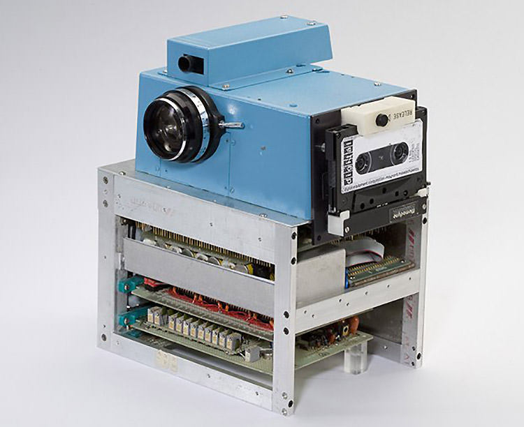اولین دوربین دیجیتال / First Digital Camera