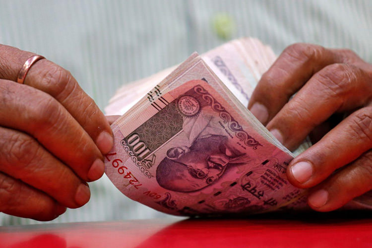 در سفر به هند دلار ببریم یا روپیه؟