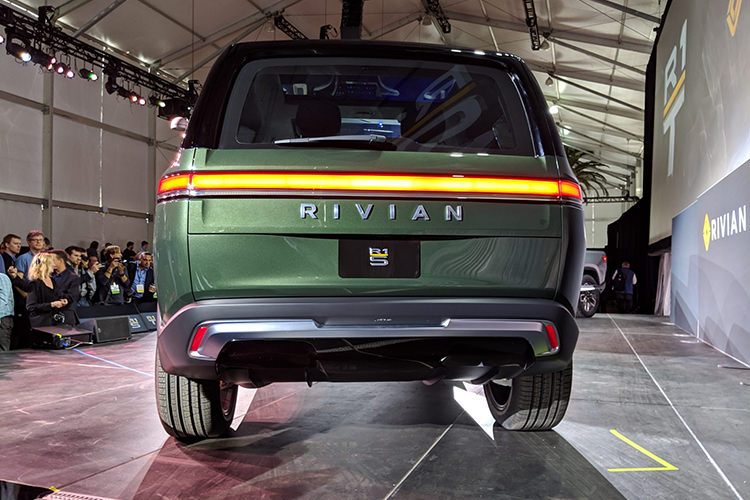 Rivian R1S all-electric SUV / شاسی بلند تمام الکتریکی ریوین R1S