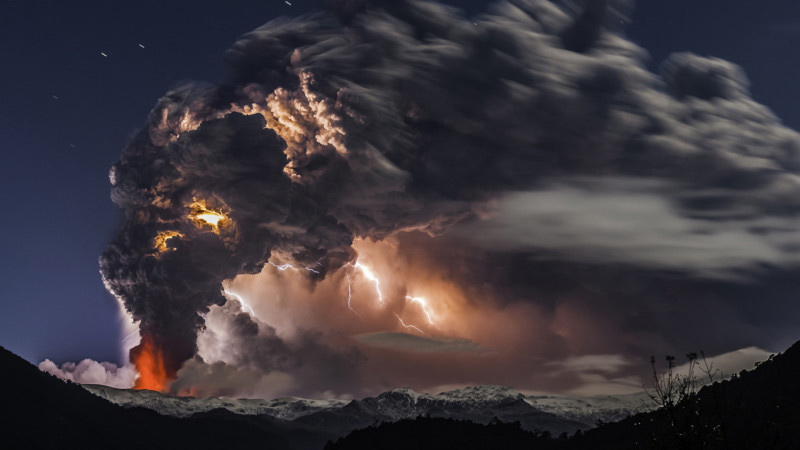 عکاسی از فورانهای آتشفشانی و طوفان تندری کثیف توسط فرانسیسکو نگرونی